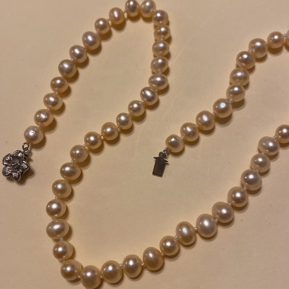 Genuine pearl ivory necklace - Picture 8 of 8